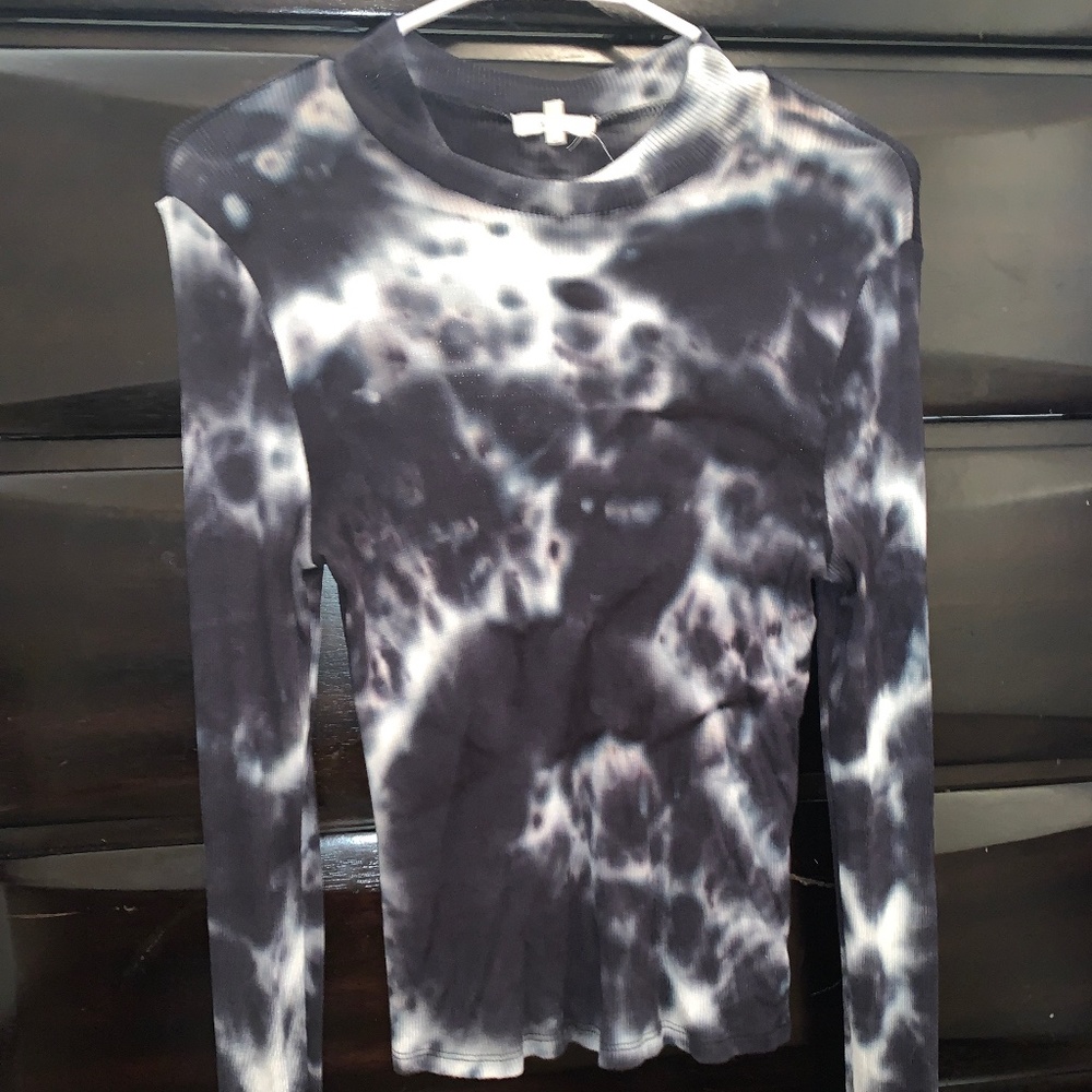 Turtleneck Tye Dye Longsleeve from BUCKLE size M